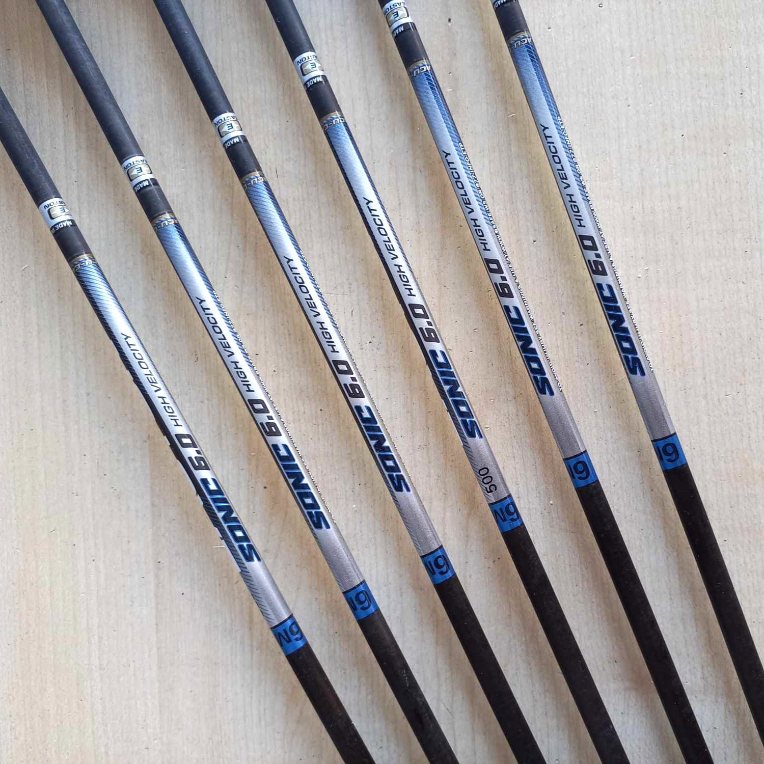 Strzały Easton SONIC 6.0 z lotkami naturalnymi 4" 500 - 6 szt. - obrazek 3